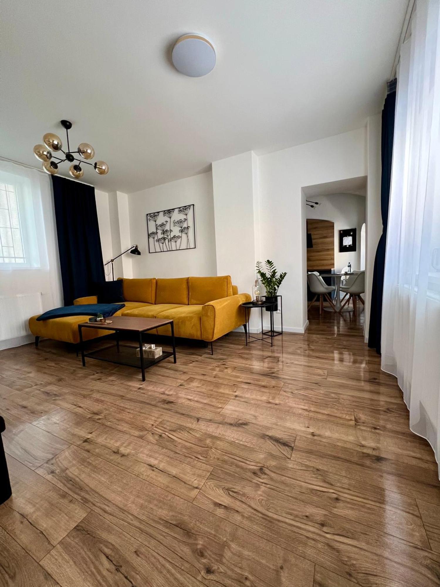 Apartment R&L Lazovna Apt 1 - Old Town And Parking Banská Bystrica Dış mekan fotoğraf